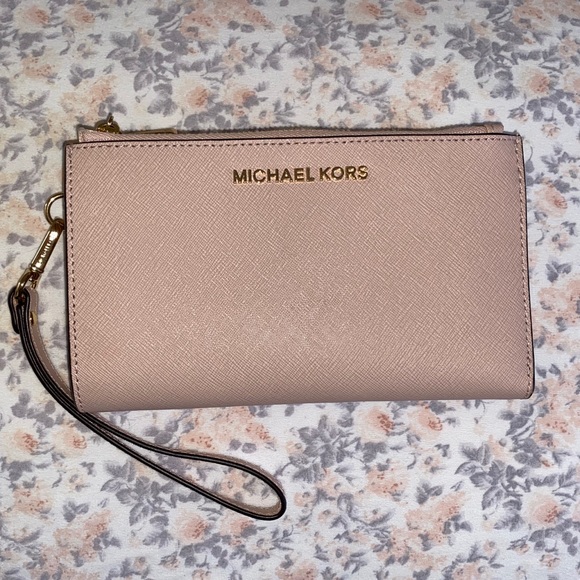 Michael Kors Handbags - Michael Kors Leather Smartphone Wallet Soft Pink